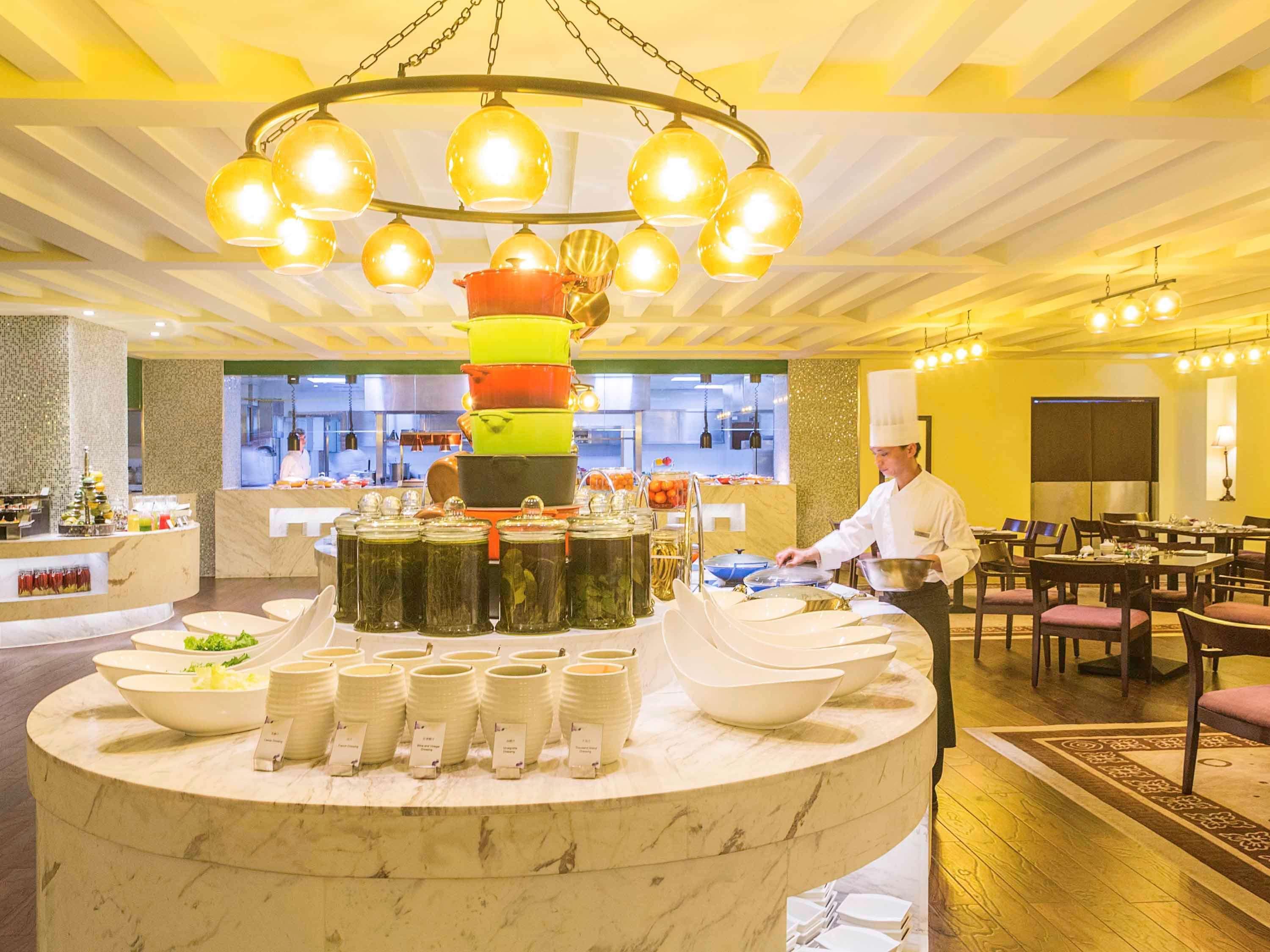 Grand Mercure Hotel Hualing Urumqi Restaurant photo